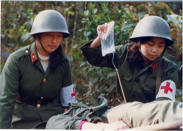 86年老山战场照《死吻》:亲吻临终士兵的女战士张茹，后来怎样了