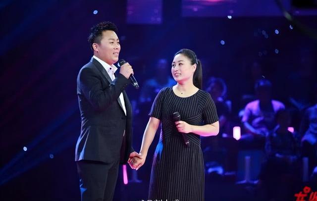 歌手刘大成：成名后没有辜负工厂出身的妻子，演出也带着糟糠妻