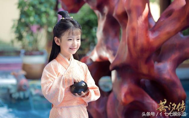 网红童星“裴佳欣”颜值逆天，被透支的童年谁“买单”