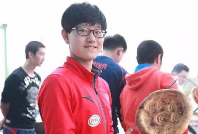 李靳宇15岁破周洋世界纪录，李琰点出摘银关键，4年后PK韩国一姐
