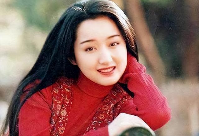 “甜歌皇后”杨钰莹的悲惨人生和她背后的4个男人
