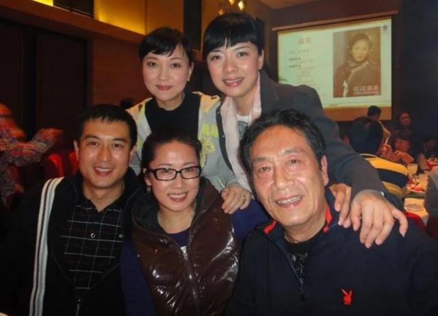 饶芯语：31岁不顾父母反对，嫁给68岁王奎荣，丈夫年纪比岳母还大