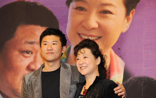 "司命星君"王骁，母亲是影后王馥荔，演了15年配角终于红了